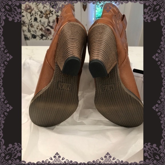 BRAND NEW WOO HOO BOOTS!! - Picture 5 of 8